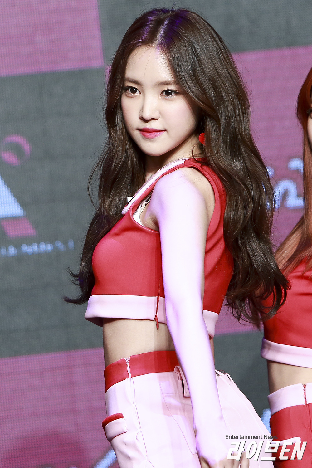 손나은 한줌허리 | 인스티즈