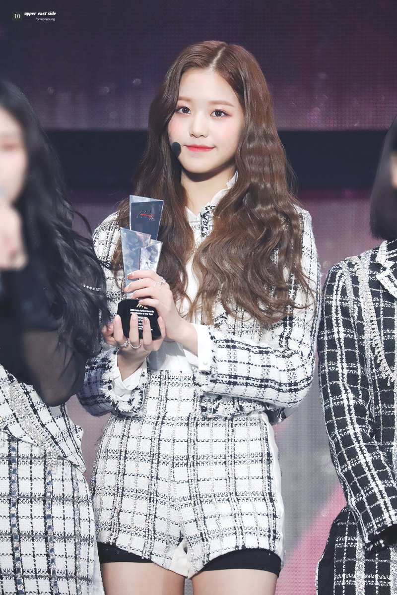 데뷔 한달반동안 트로피 6개 수집한 아이즈원 ㄷㄷ | 인스티즈