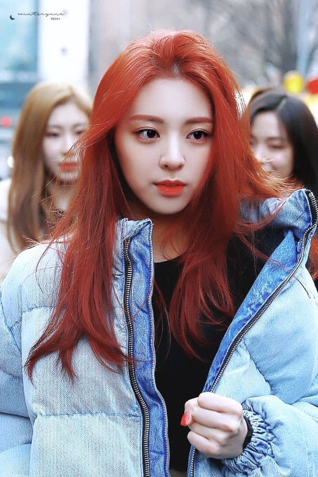 빨간머리가 잘어울리는 ITZY 유나.jpgif | 인스티즈