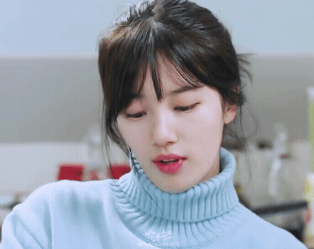 수지가 먹여주는 쌈밥.gif | 인스티즈