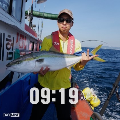 카페 안경 이미지