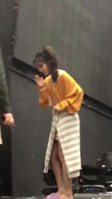 반지 찾는 아이린.gif | 인스티즈