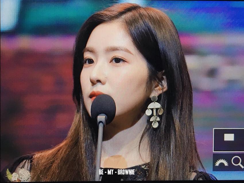 [레드벨벳] 시상식에 친구 만나 많이 반가운 아이린 | 인스티즈