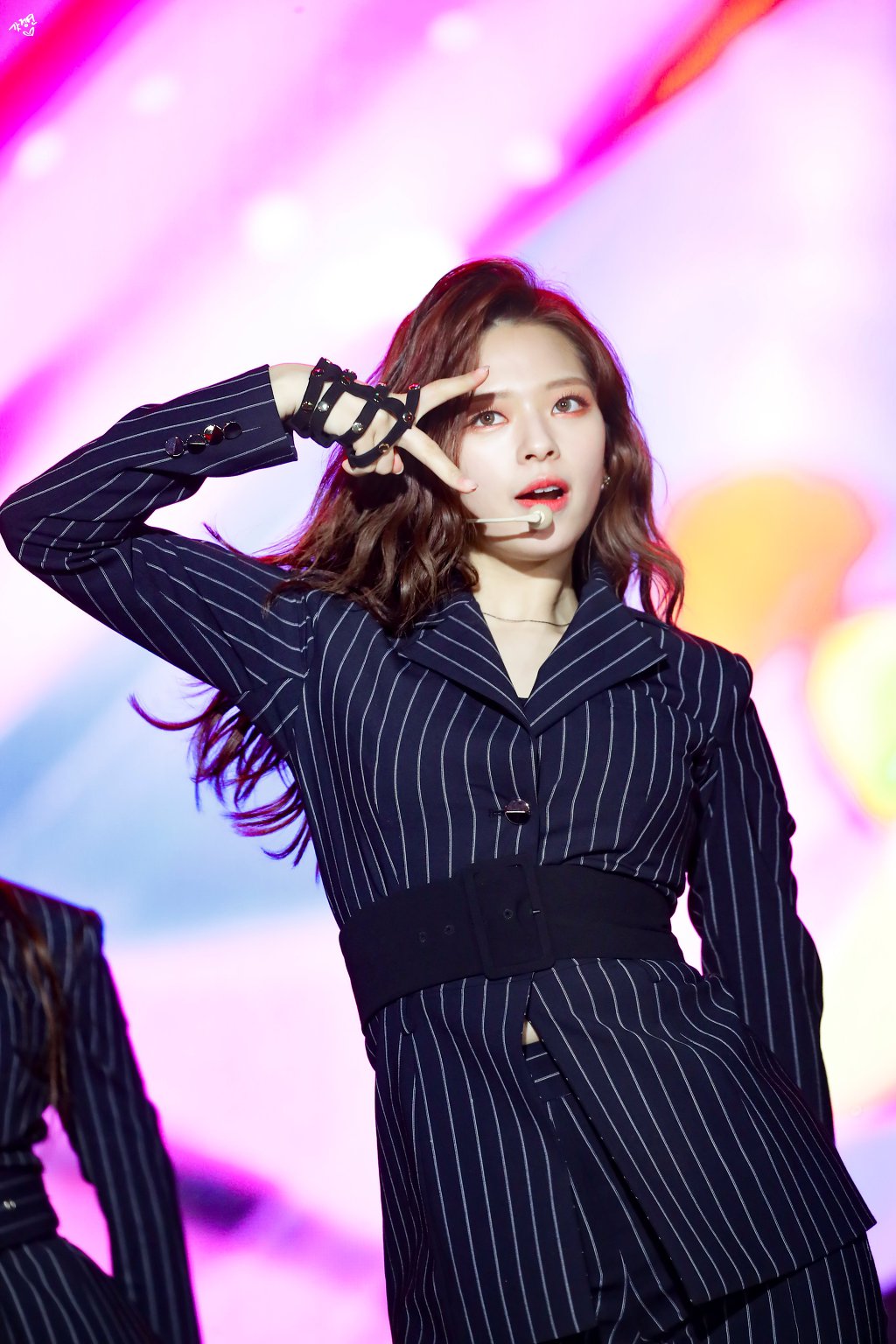 요즘 너무 이쁜 정연이 광주 슈퍼콘서트 | 인스티즈