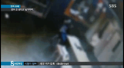 공부 안한다고 아이 떄리는 엄마.gif | 인스티즈