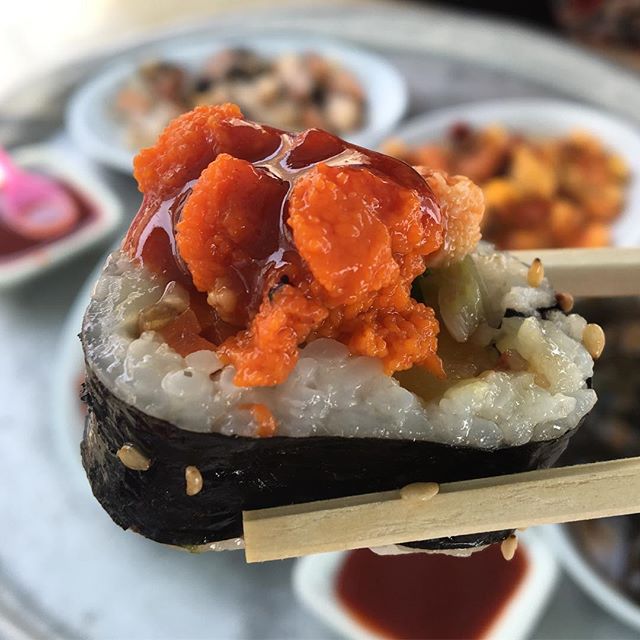 부산에서 유명한 해물김밥(성게알 김밥).jpg | 인스티즈