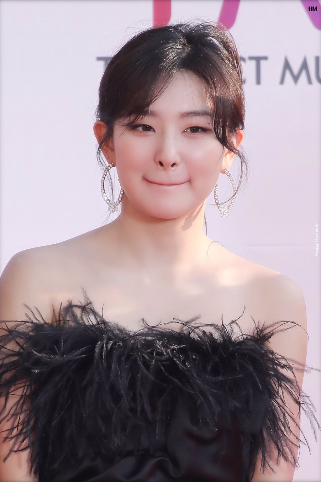 묶은 머리가 잘어울리는 슬기.jpgif | 인스티즈