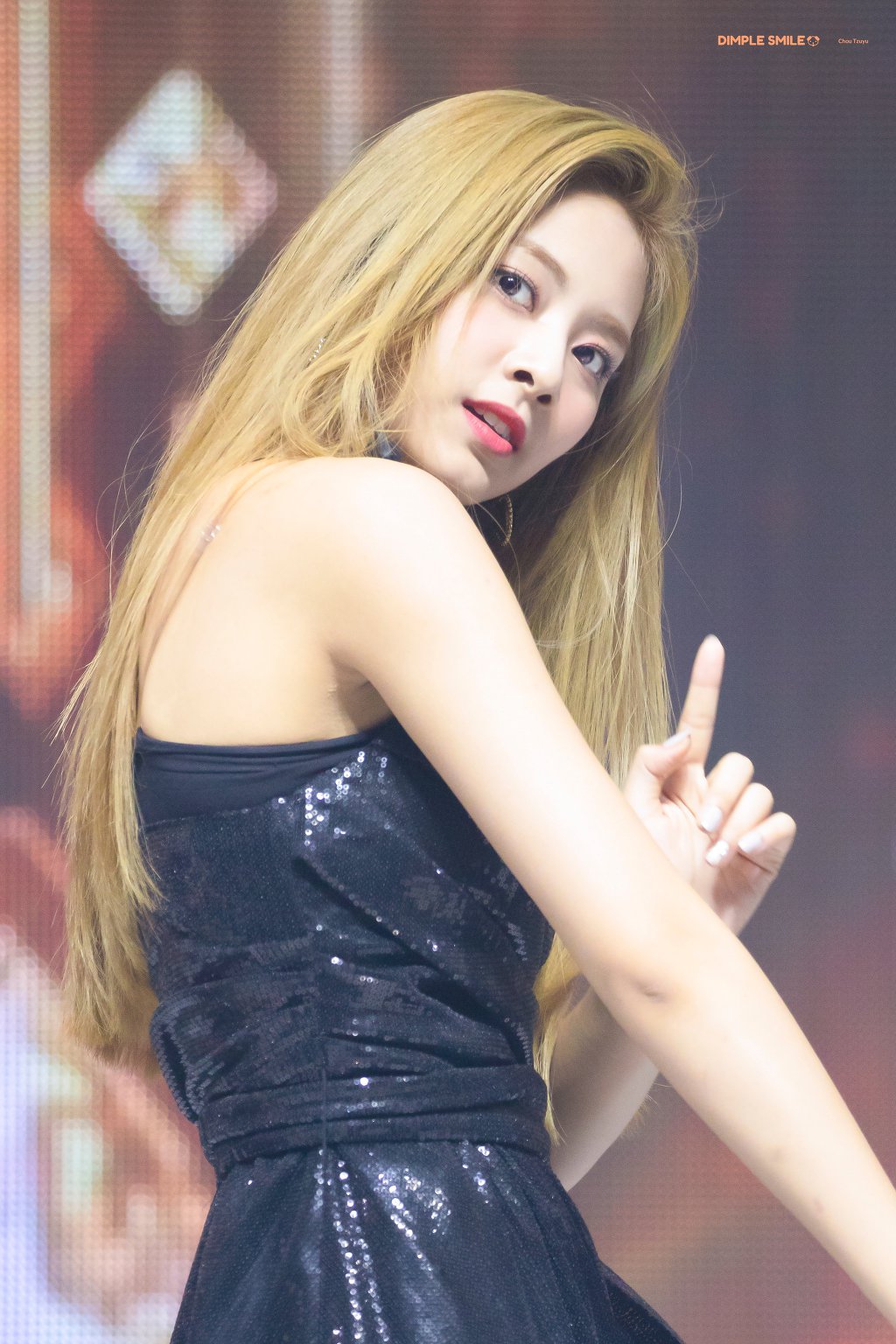 어제 신곡 쇼케이스 쯔위.jpg | 인스티즈