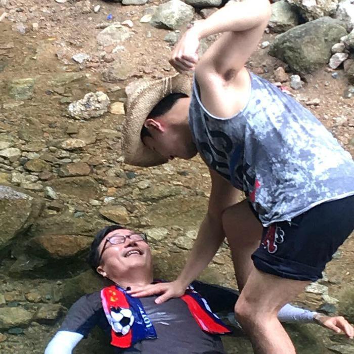 계곡 놀러간 비밀의숲 배우들 단체사진 | 인스티즈