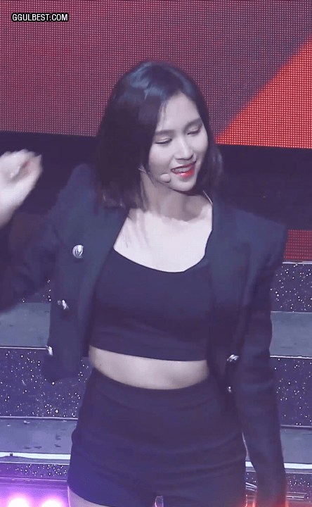 트와이스 연말무대 섹시한 의상이 비슷했던 외국인 3인방 (미나모모쯔위).gif | 인스티즈