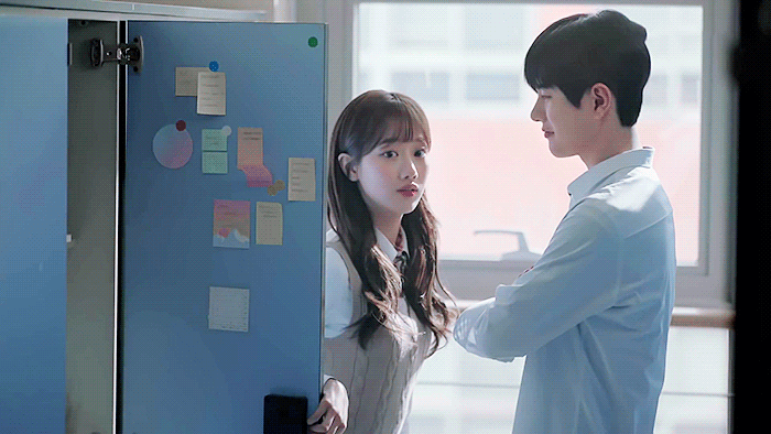 기억해..? 복도에서 떠들다.. 같이 혼나던 우리 둘... 기억 조작이 따로 없는 하이틴 웹드 | 인스티즈